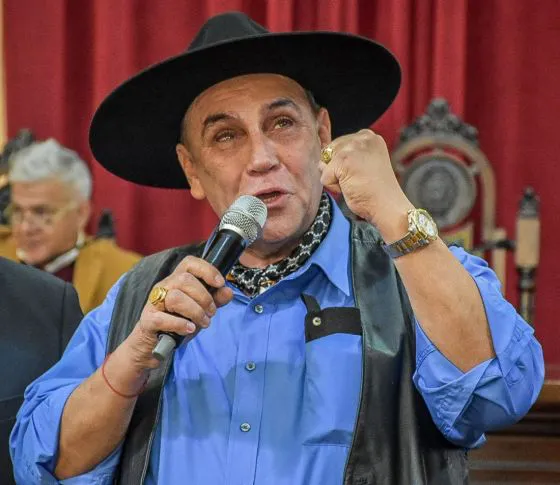 108707-el-chaquenio-fue-reconocido-y-se-emociono-al-hablar-de-la-problematica-con-los-nativos