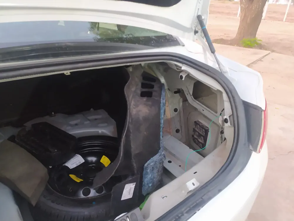 Quedó detenido por transportar más de 16 kilos de cocaína en el baúl de un auto (2)