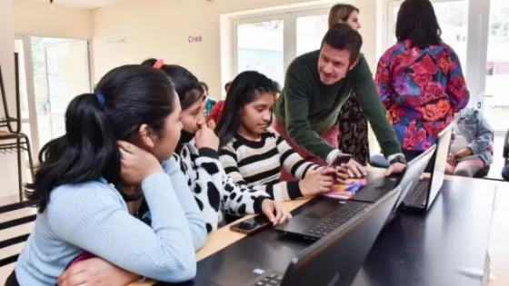101355-curso-de-inteligencia-artificial-para-mujeres-adolescentes-en-puntos-digitales-de-salta