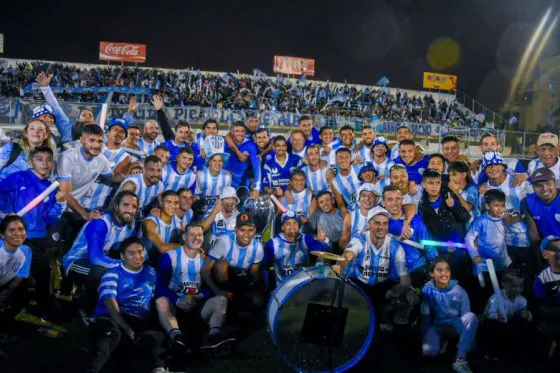 5468-el-plantel-campeon-de-gimnasia-y-tiro-festejo-con-miles-de-hinchas-en-su-estadio