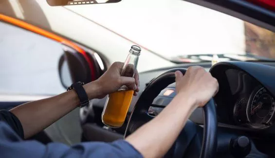 5dd65bd50de694a16e349496-tasas-de-alcohol-multas-y-puntos-que-te-restan-del-carne-por-haber-bebido-al-volante_3_565x325