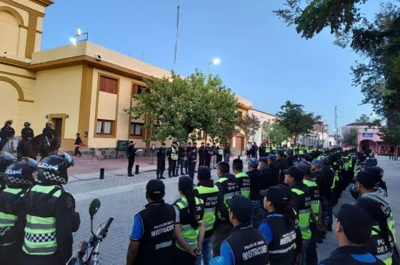 88048-intenso-operativo-de-seguridad-por-la-serenata-a-cafayate