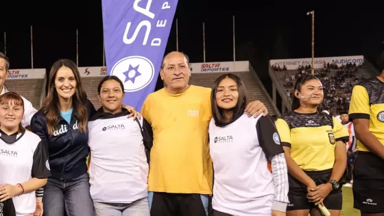 104578-inicio-el-torneo-de-futbol-de-los-barrios-2025-en-el-estadio-martearena-20251022175424