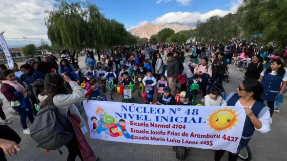 101703-mas-de-600-ninios-y-ninias-de-jardin-de-infantes-participaron-en-una-tricicleteada-en-cafayate