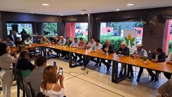 95012-el-gobierno-atendio-inquietudes-de-comerciantes-y-productores-del-departamento-oran-y-san-martin