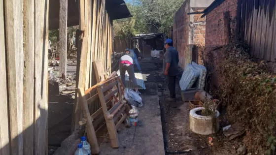103504-continua-la-asistencia-por-incendios-generados-por-el-temporal-de-viento-zonda