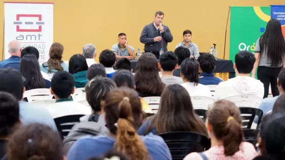 100773-se-realizo-la-entrega-del-boleto-gratuito-en-oran