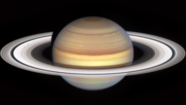 230210173346-hubble-saturn-rings-spokes