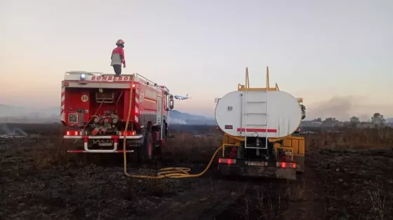 102251-brigada-forestal-sofoco-incendios-de-pastizales-en-capital-y-san-luis