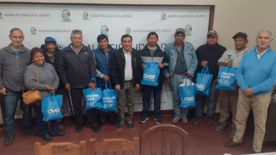 101831-el-gobierno-asiste-a-pequenios-productores-ganaderos-con-kit-veterinarios
