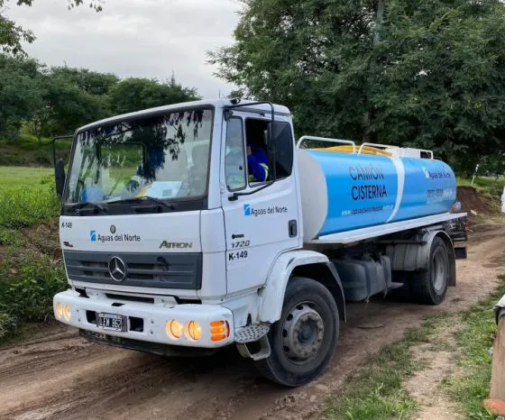93083-operativo-de-aguas-del-norte-en-los-barrios-la-loma-y-villa-lujan-para-contrarrestar-las-dificultades-en-el-abastecimiento-de-agua (1)