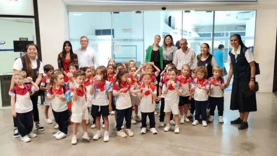 98218-alumnos-de-nivel-inicial-visitaron-el-cdr-del-registro-civil-en-el-paseo-salta