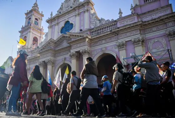 4616-turismo-durante-el-milagro-en-salta