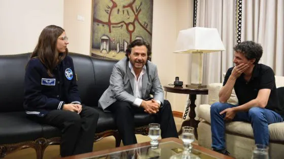 95264-el-gobernador-saenz-recibio-a-noel-de-castro-la-joven-saltenia-que-estudia-en-la-nasa