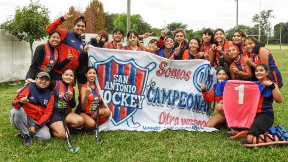 95645-el-hockey-crece-en-san-antonio-transformando-vidas-forjando-campeonas