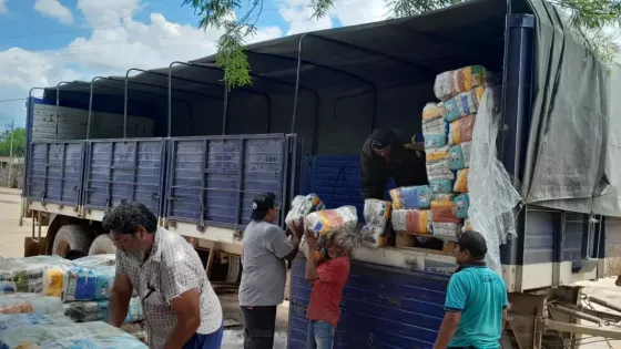 98678-desarrollo-social-avanza-con-la-entrega-de-modulos-alimentarios-en-embarcacion