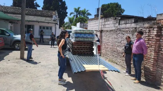 98278-el-gobierno-provincial-asiste-a-familias-damnificadas-por-el-temporal-en-chicoana