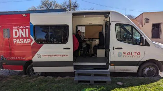 97562-hasta-maniana-el-movil-del-registro-civil-atendera-en-la-plaza-principal-de-san-carlos