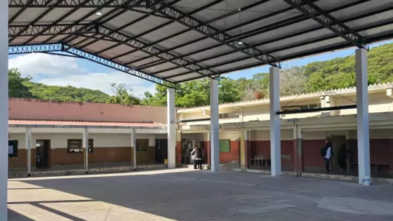 101718-construccion-de-tinglado-para-el-patio-de-la-escuela-4003-de-capital