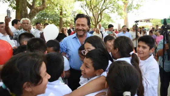 98904-gustavo-saenz-habilito-en-oran-un-nuevo-sector-de-juegos-en-plaza-general-pizarro (1)