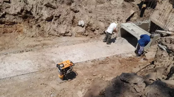 98806-reparan-un-canal-pluvial-en-campamento-vespucio