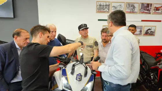 98827-presentacion-tecnica-de-las-nuevas-motos-que-se-incorporaran-al-servicio-de-seguridad-provincial