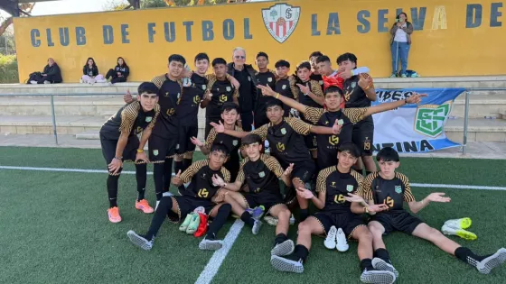 107099-batacazo-saltenio-ante-el-liverpool-salta-goleo-al-equipo-ingles-en-el-mundialito-de-espania