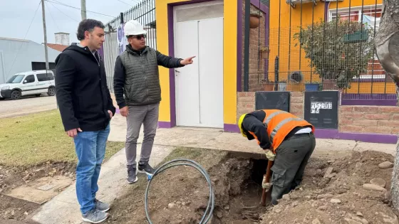 102495-continua-la-renovacion-de-canierias-en-barrio-el-huaico