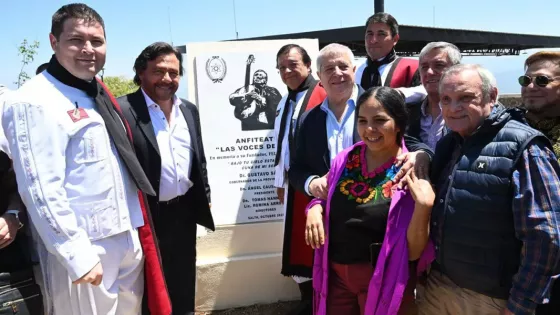 104319-cerro-aladelta-saenz-inauguro-el-nuevo-anfiteatro-en-homenaje-a-las-voces-de-oran