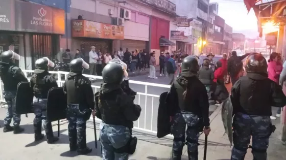 9119-intenso-operativo-de-sofocamiento-de-un-incendio-estructural-en-el-mercado-san-miguel