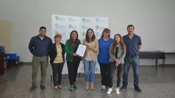 98856-firman-un-convenio-para-promover-la-salud-bucal-en-la-poblacion-infantil-de-dispositivos-proteccionales
