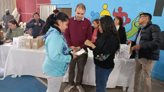 97397-se-entregaron-mas-de-90-anteojos-en-campo-santo
