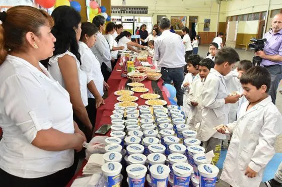 88016-ciclo-lectivo-2023-por-primera-vez-la-copa-de-leche-se-distribuira-desde-el-inicio-de-clases