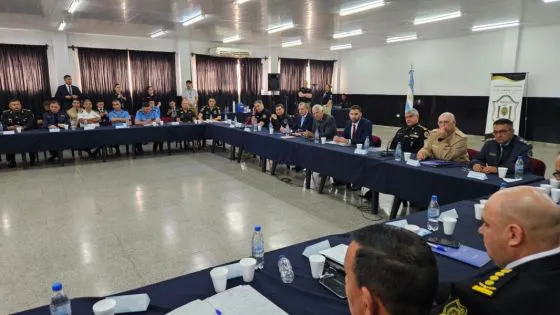97687-autoridades-policiales-de-todo-el-pais-se-reunieron-en-salta