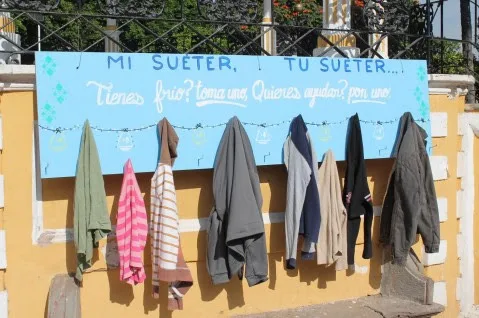 perchero-solidario-1-jpeg (1)