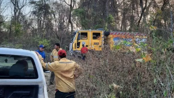 continua-el-trabajo-de-sofocamiento-en-los-incendios-forestales-de-colonia-santa-rosa