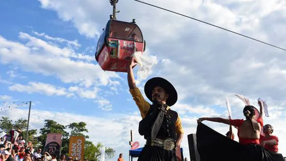 94138-vuelve-la-penia-folklorica-en-la-cima-del-cerro-san-bernardo