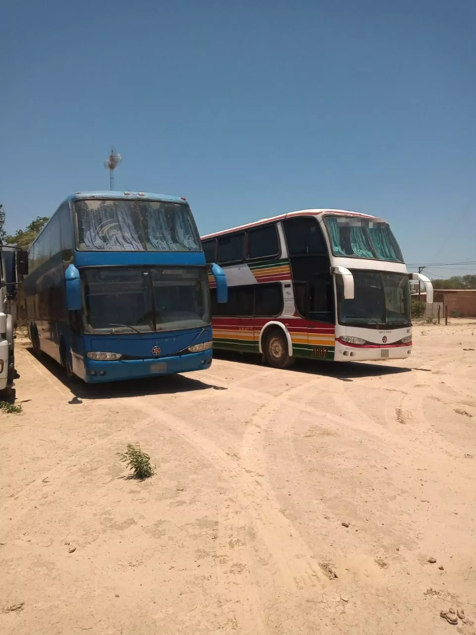 Secuestran dos ómnibus en el límite fronterizo 3