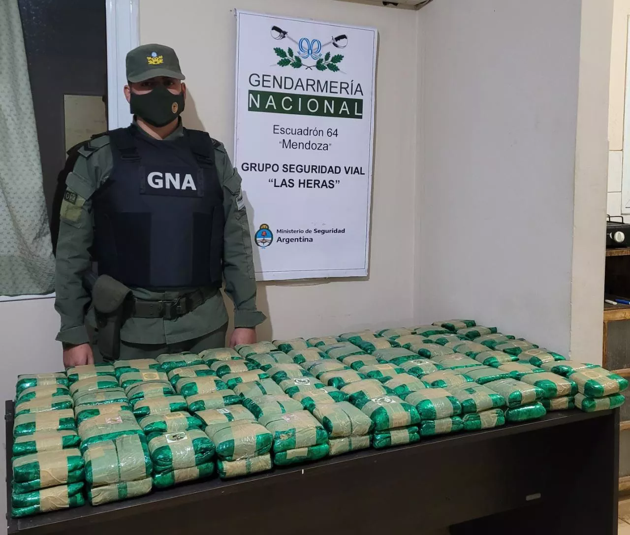 34,700 kg Hojas de coca Mendoza (1) (1)