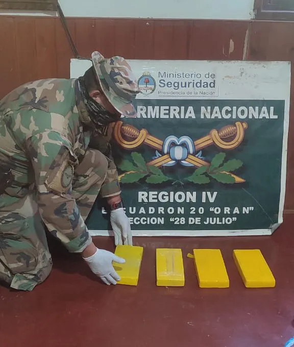 ESORAN-4 KILOS 115 GR COCAINA- (2)