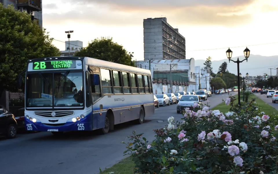 81751-servicios-de-saeta-para-maniana-jueves-y-el-viernes-santo