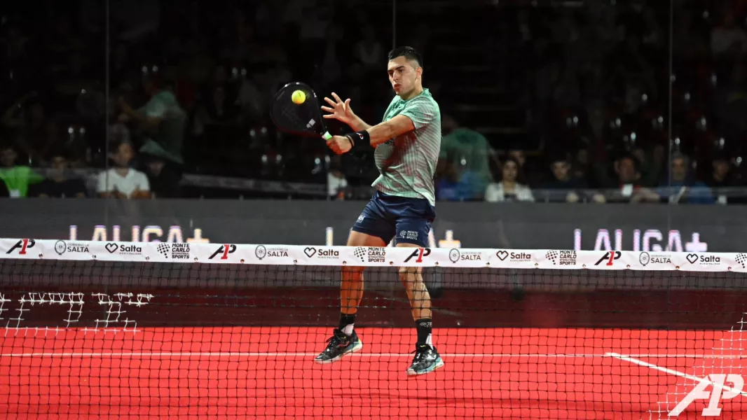 98815-el-saltenio-maxi-arce-brillo-en-su-debut-en-el-master-a1-de-padel-20241120131801