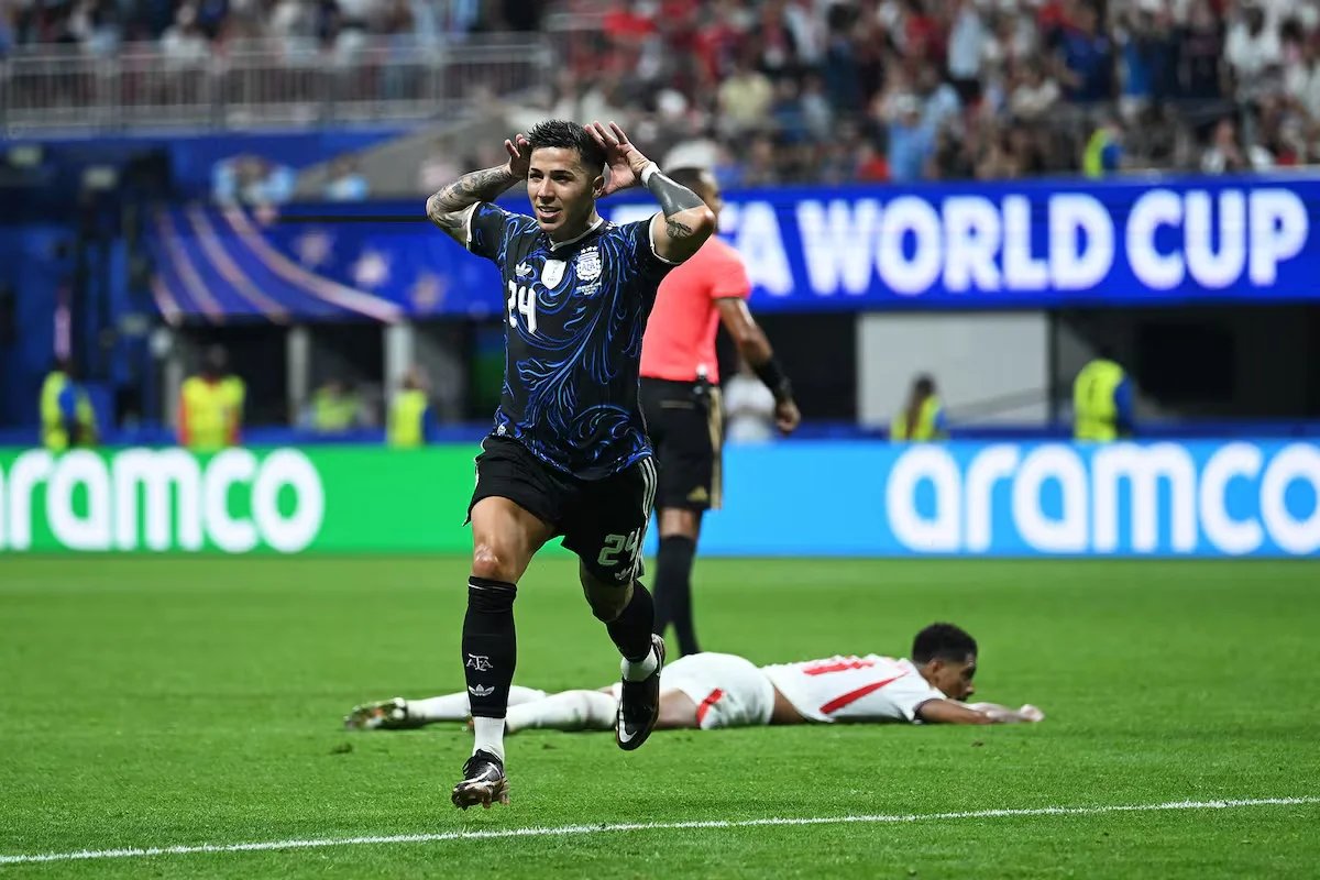 enzo-fernandez-marco-el-gol-argentino-ante-V4ZAPIAMRZD3DAPIB7ZURUXD4Y