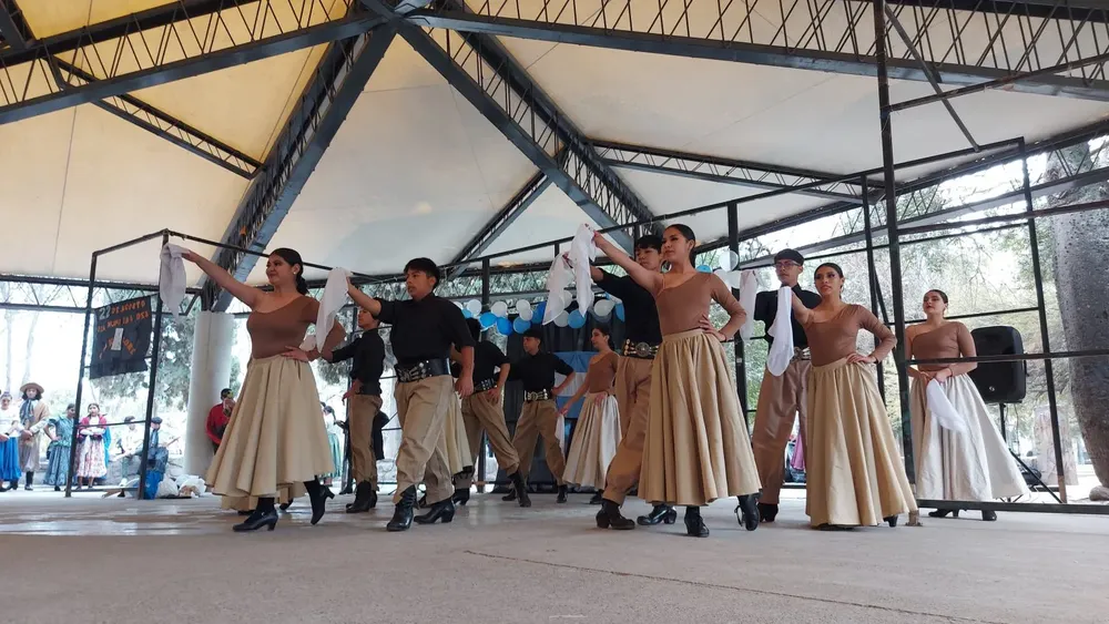 danza-folclorica-en-el-anfiteatro-1536x865