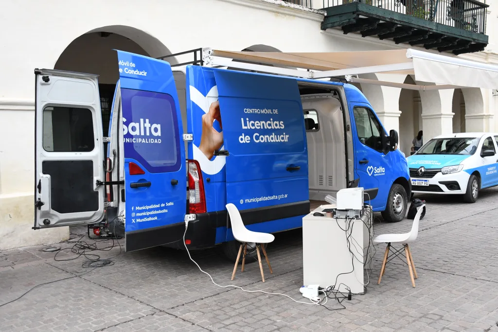 movil-de-licencias-en-el-cabildo-1024x683