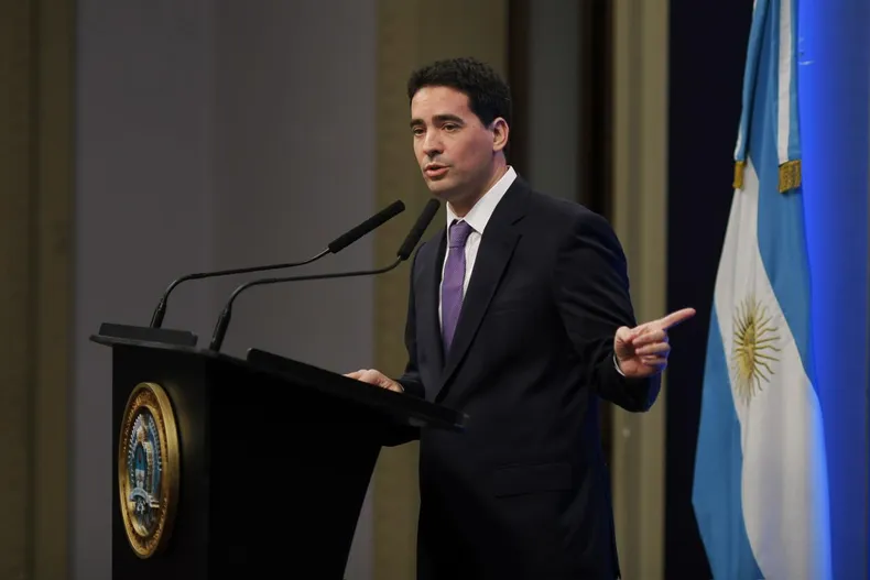 adrian-ravier-vocero-presidencial-primera-conferencia-30-junio-26