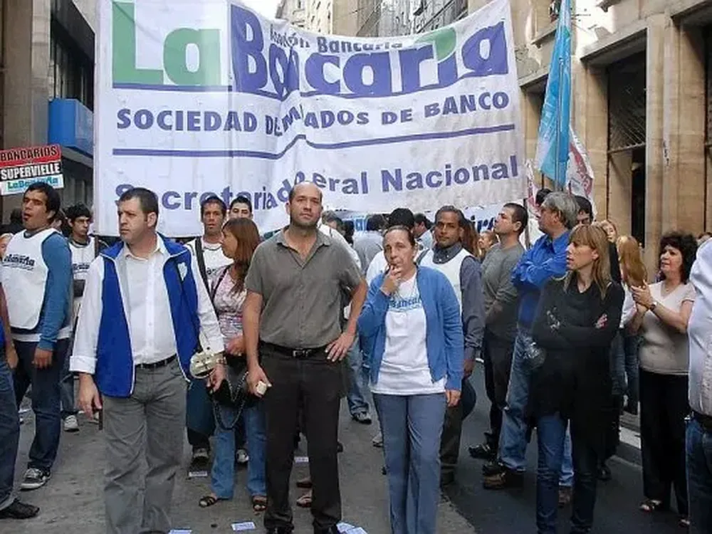 paritaria-bancaria-nuevo-aumento-retroactivo-y-el-salario-inicial-supera-los-18-millones