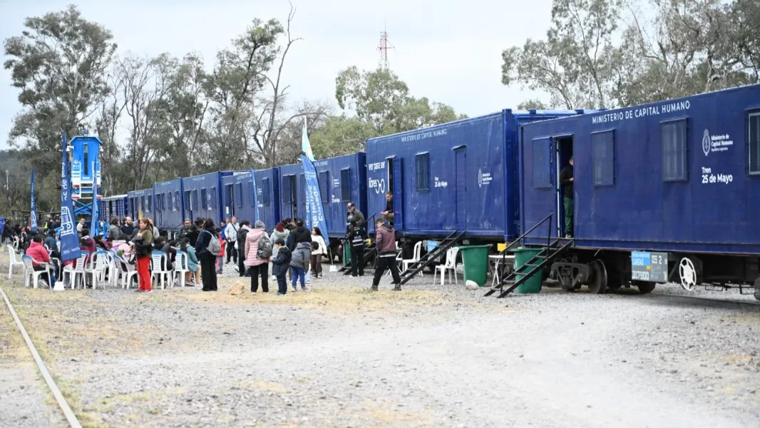 109784-el-tren-25-de-mayo-atendio-a-mas-de-3000-personas-durante-su-paso-por-campo-quijano