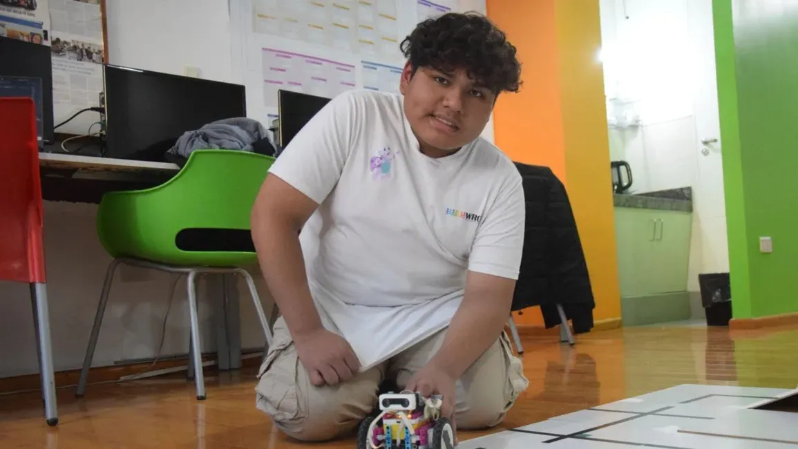COMPETIDOR DE ROBOTICA 2025