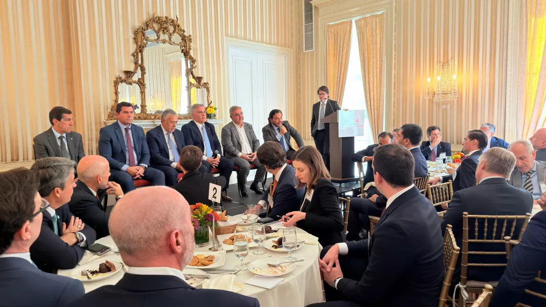 106703-saenz-participo-en-el-council-of-the-americas-de-un-encuentro-con-lideres-empresariales-e-inversores-20260310002840